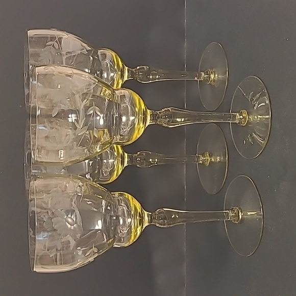 Set of 4 Vintage Etched Vaseline Glasses - Picture 5 of 17